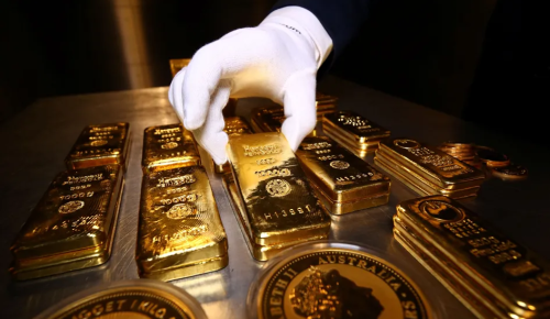 gold_bars_in_hand